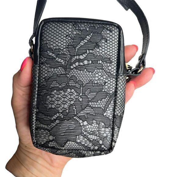 NWT Valentino Garavani lace mini bag. Valentino logo outside. Zipper on top. 3x4 - Picture 4 of 10